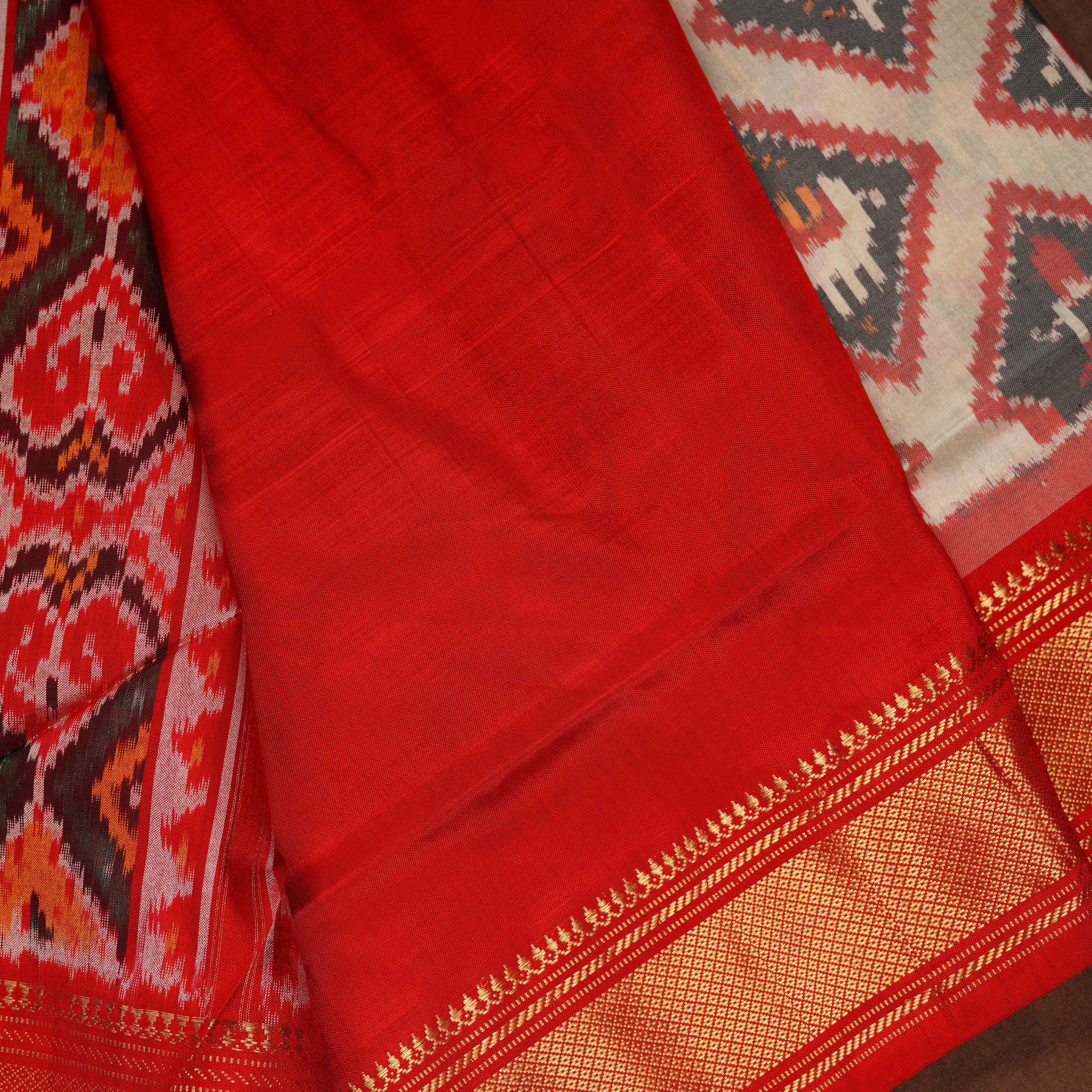 Cream Pochampally Silk Handwoven Saree