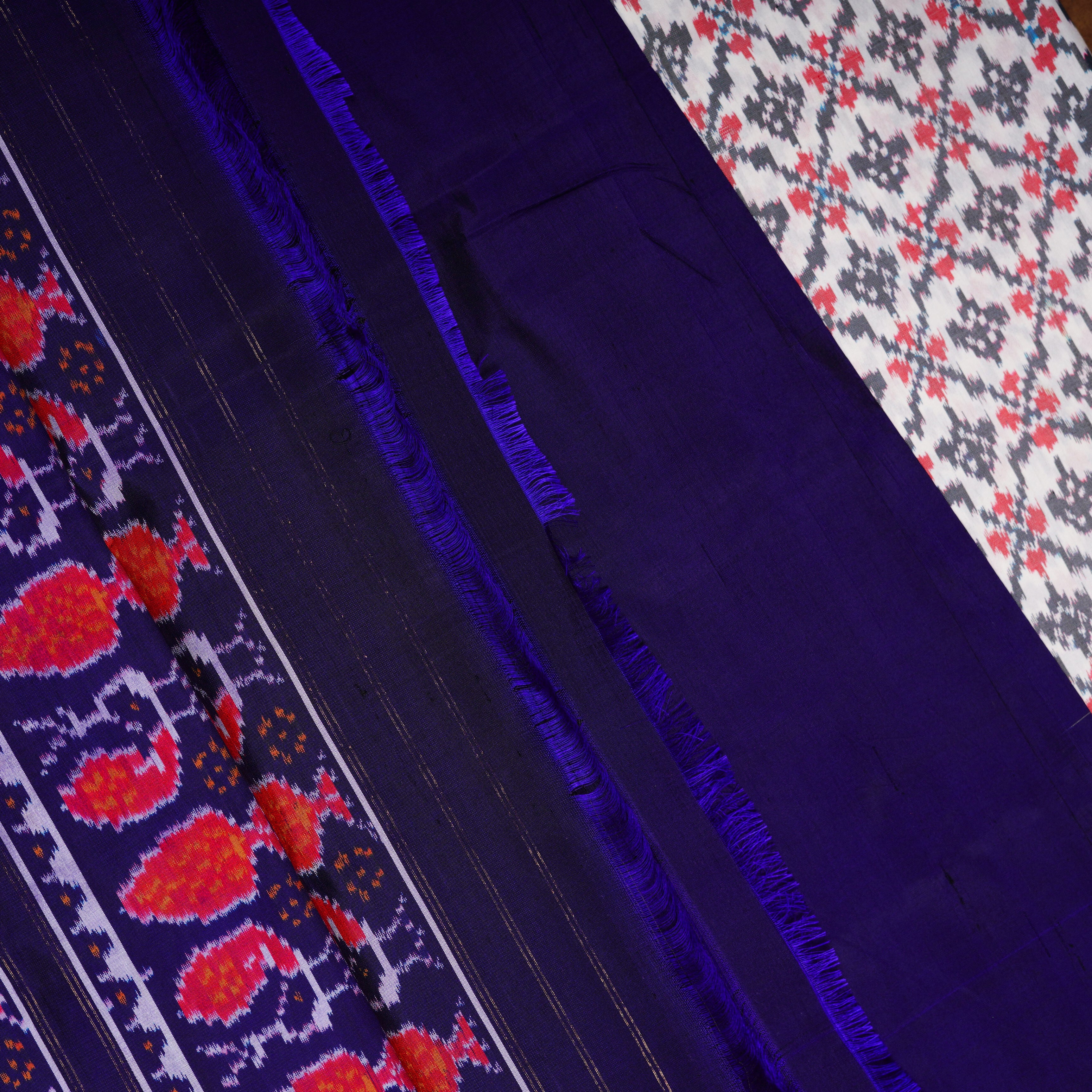 White Pochampally Silk Ikat Woven Saree