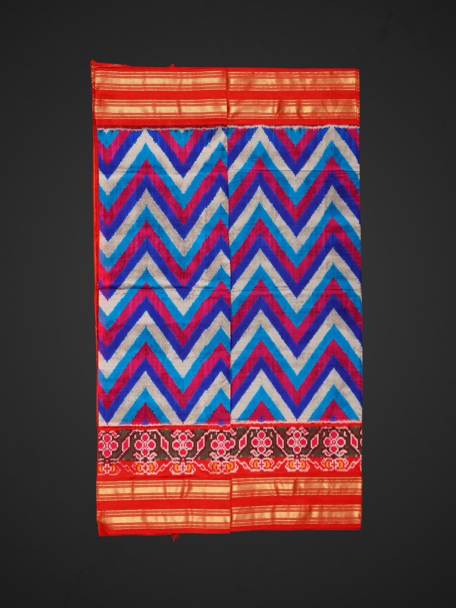 Zigzag Pattern Pochampally Silk Saree