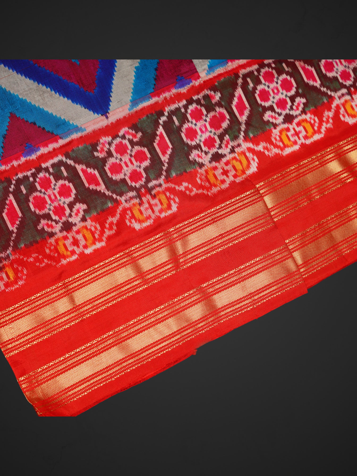 Zigzag Pattern Pochampally Silk Saree