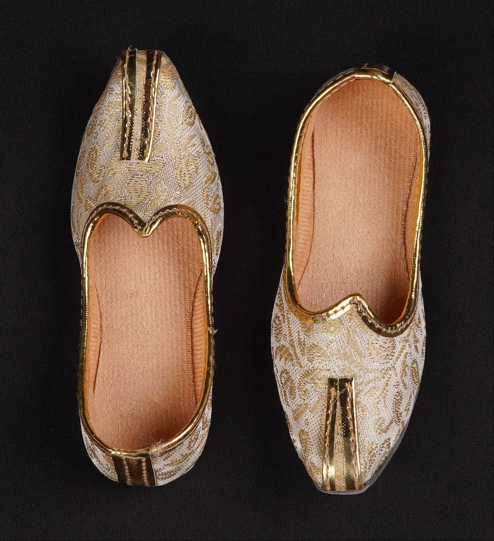 Gold Textured Artisan Pointed Mojari