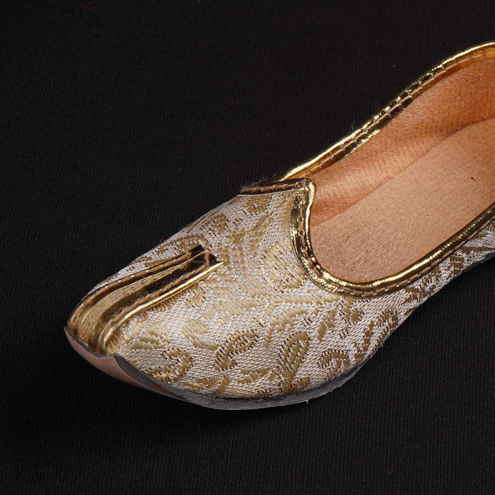 Gold Textured Artisan Pointed Mojari