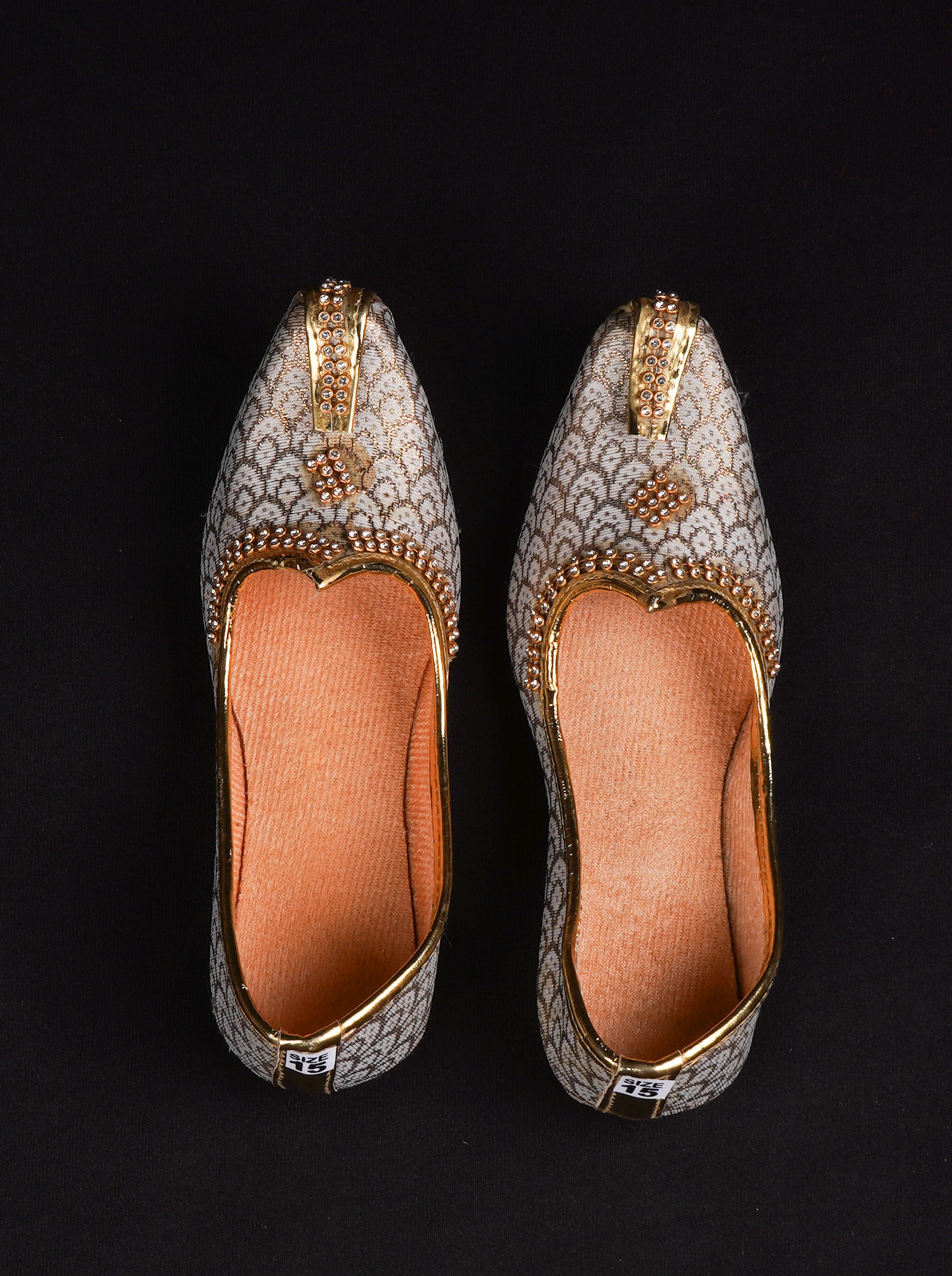 Silver Textured Handcrafted Mojari