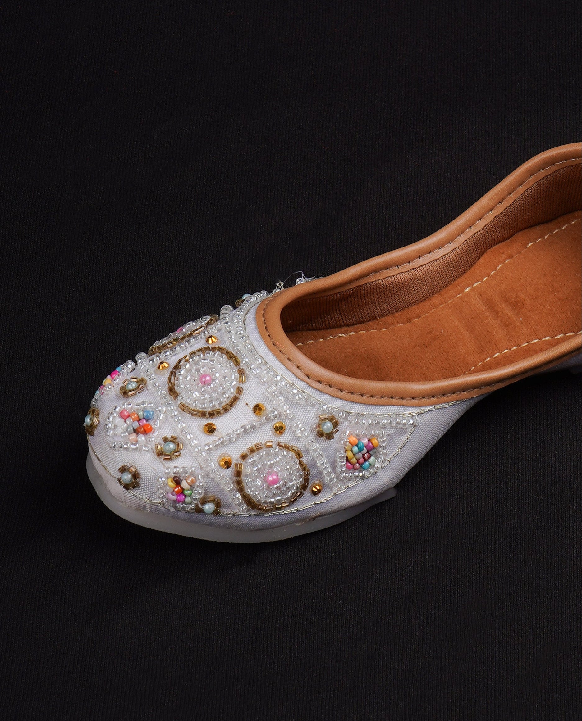 White Artisan Crafted Ethnic Jutti