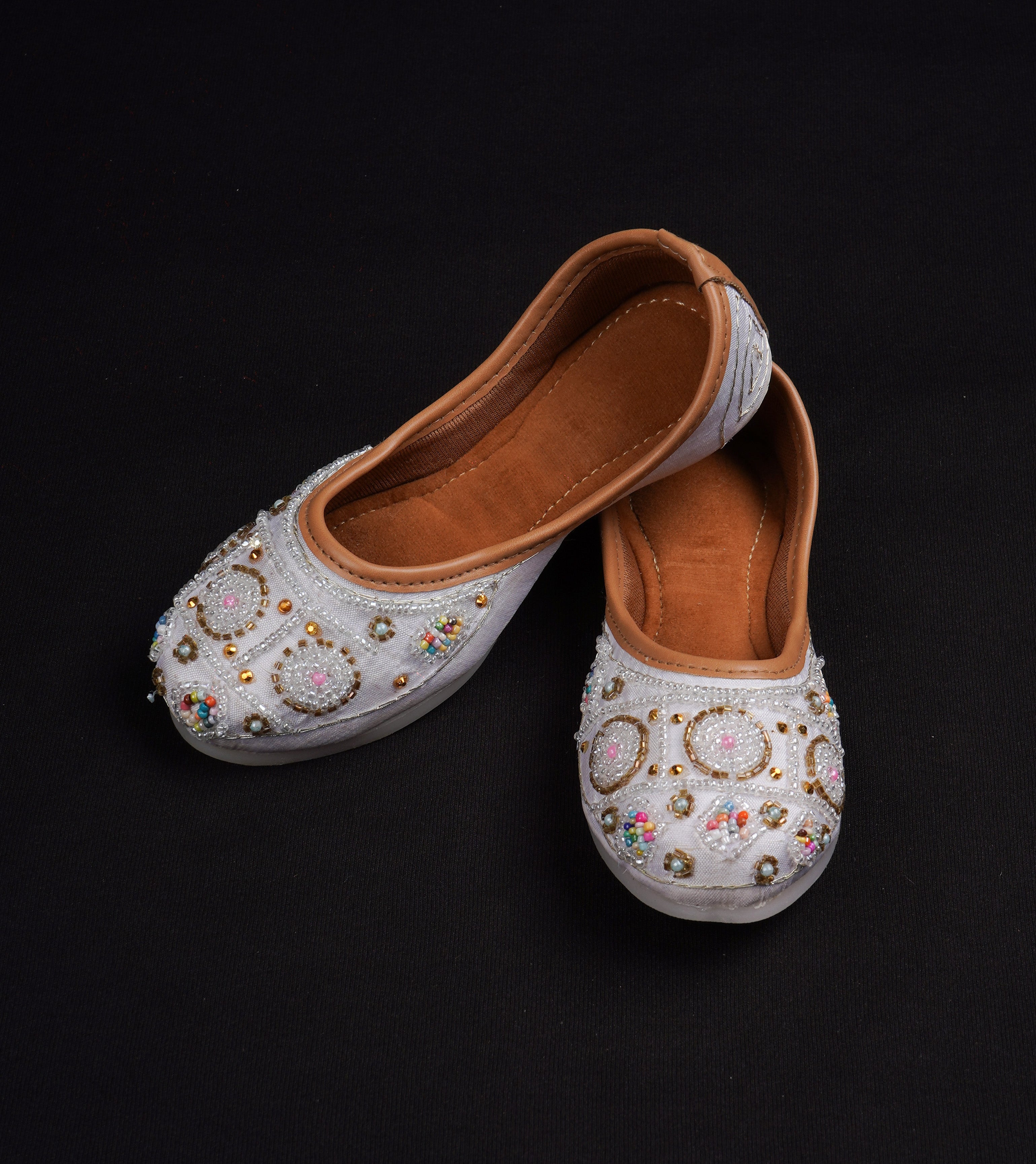 White Artisan Crafted Ethnic Jutti