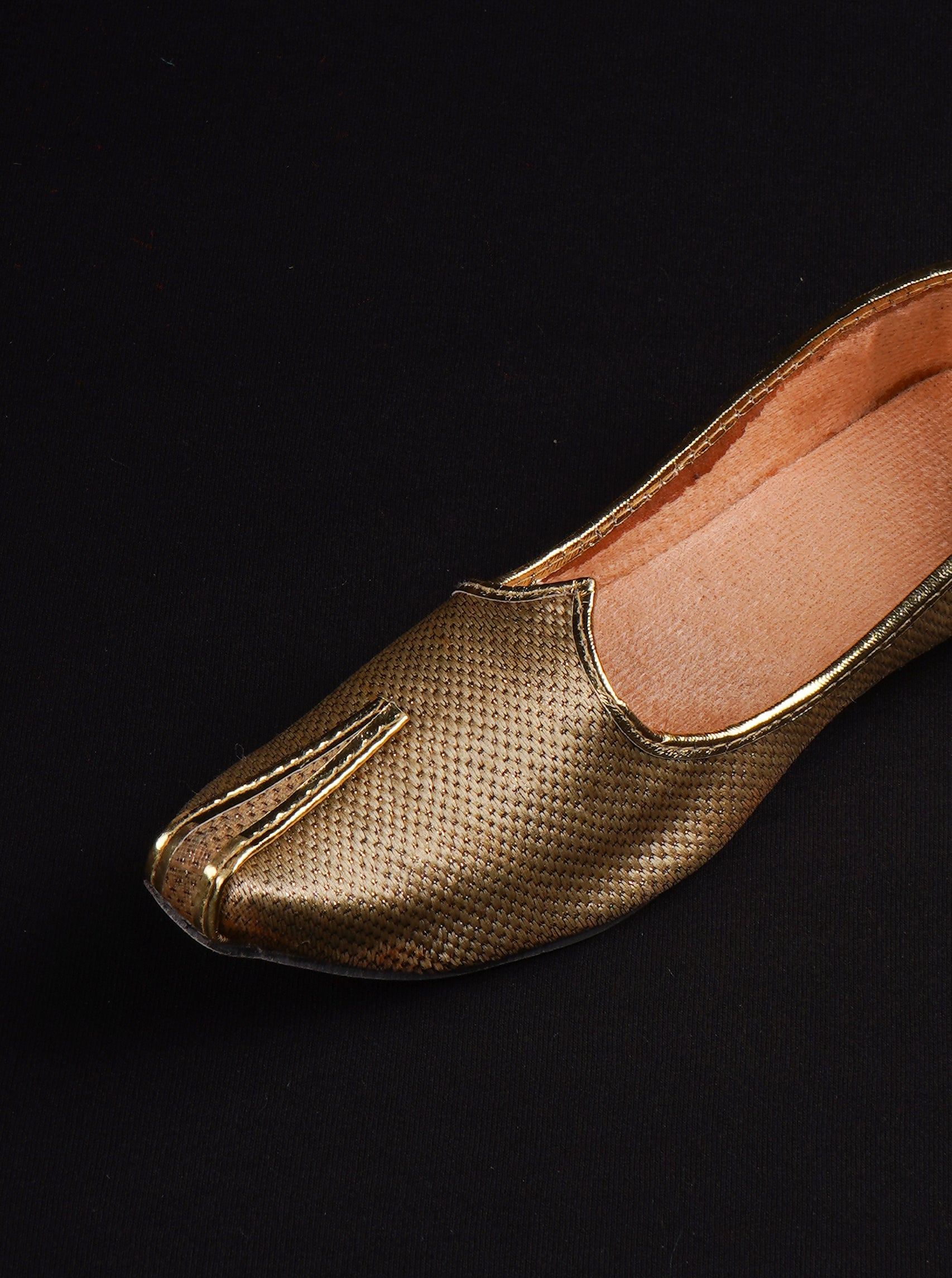 Gold Textured Heritage Pointed Mojari Shoes