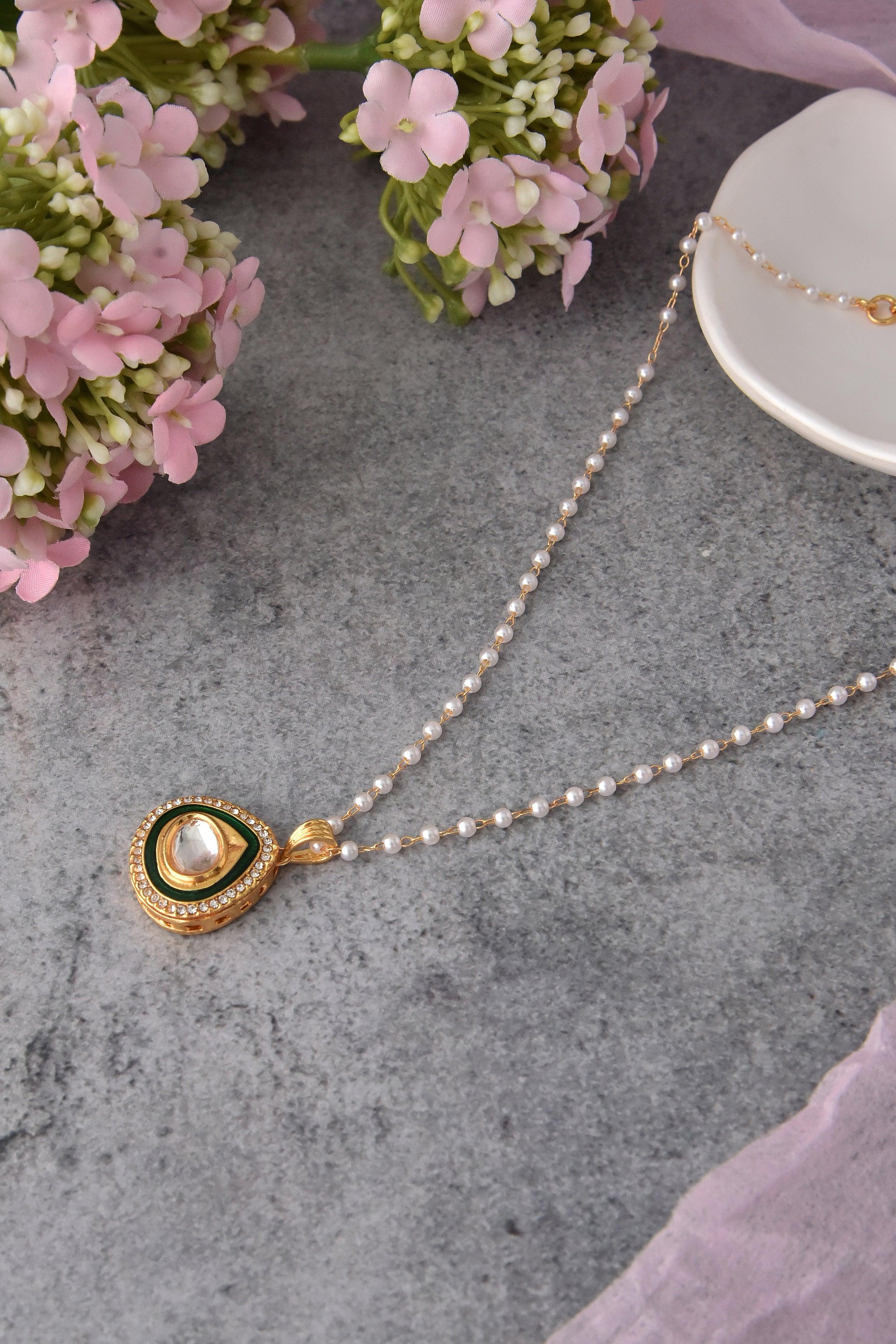Emerald Gleam Kundan Pendant Necklaces - Dyulokha