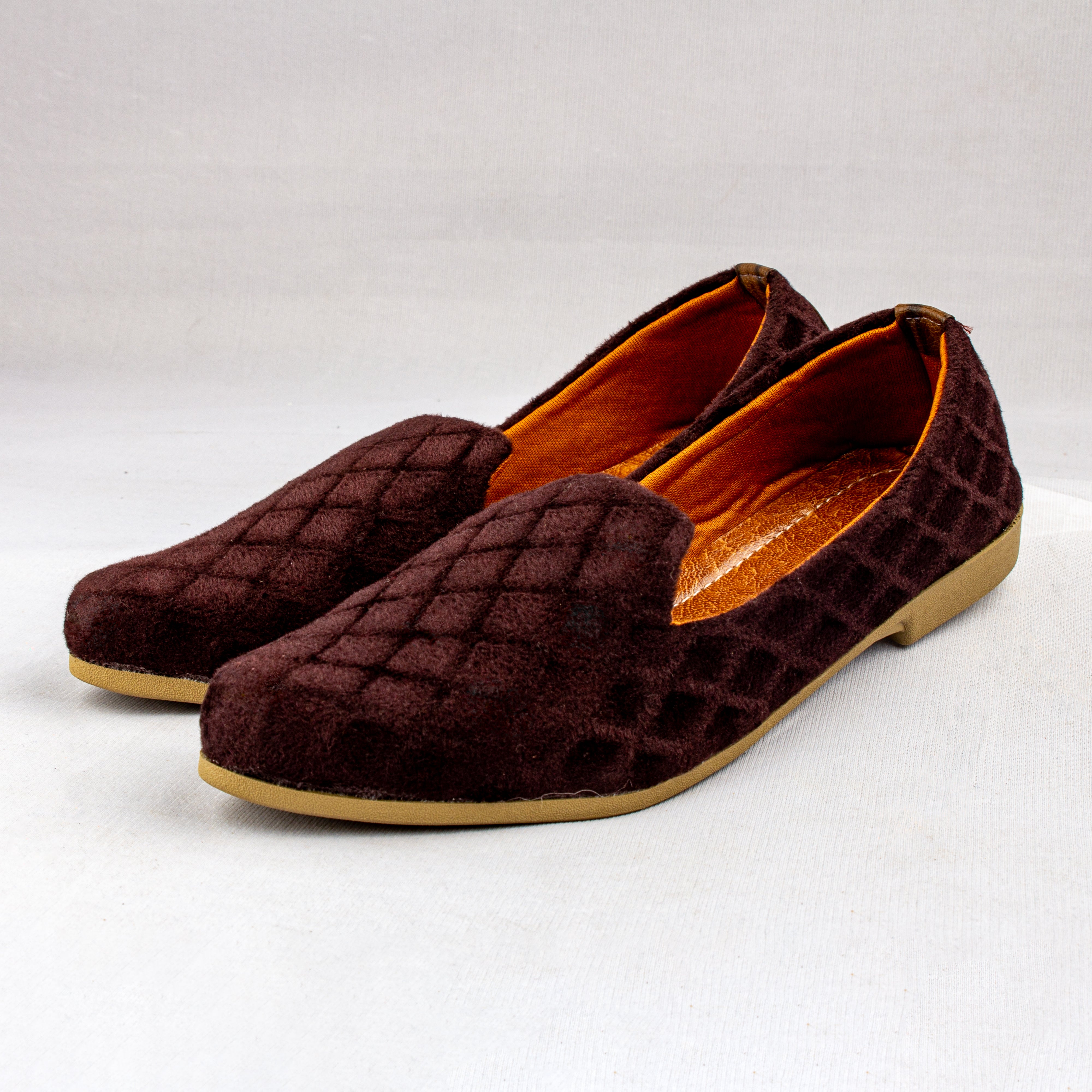 Black Textured Almond Mojari