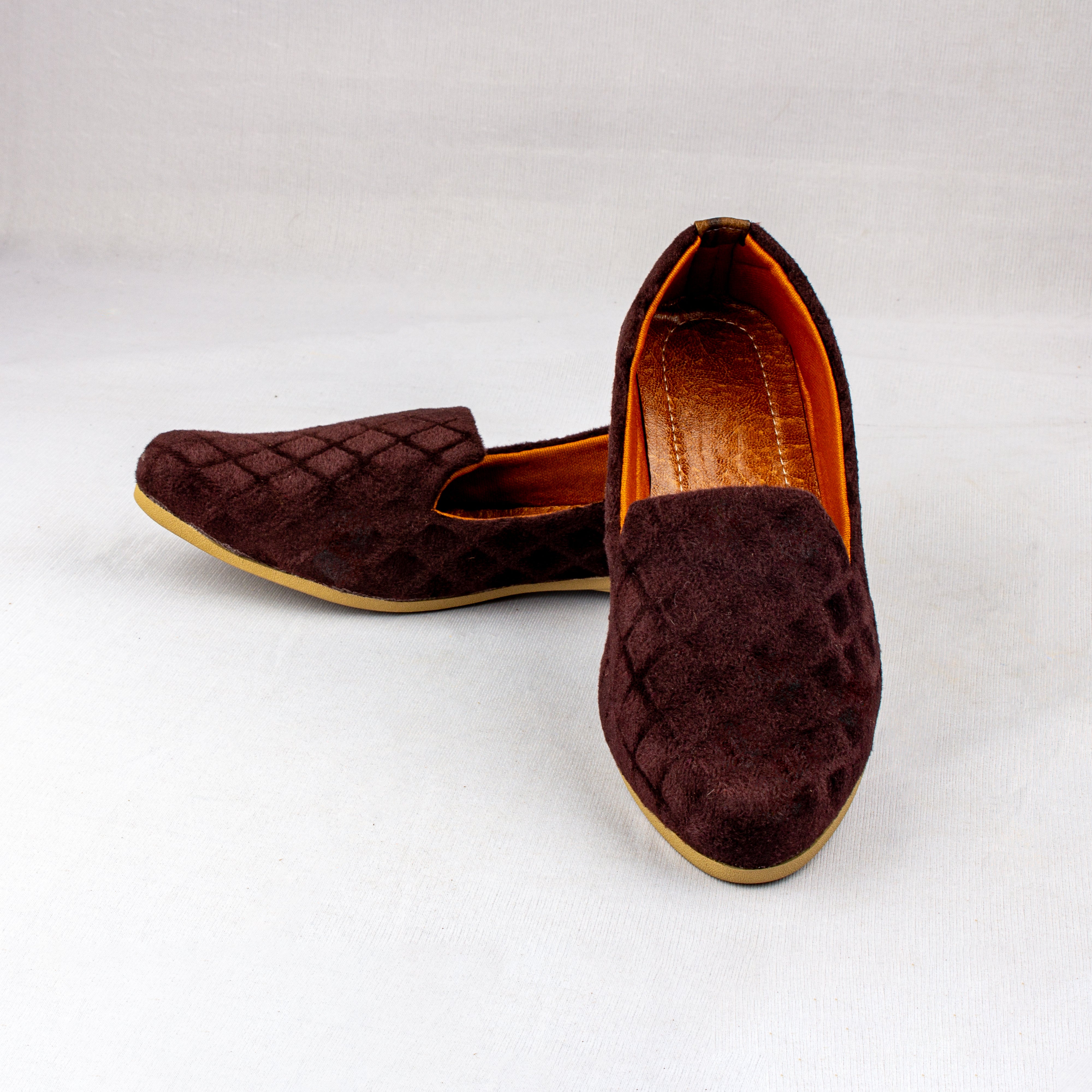 Black Textured Almond Mojari