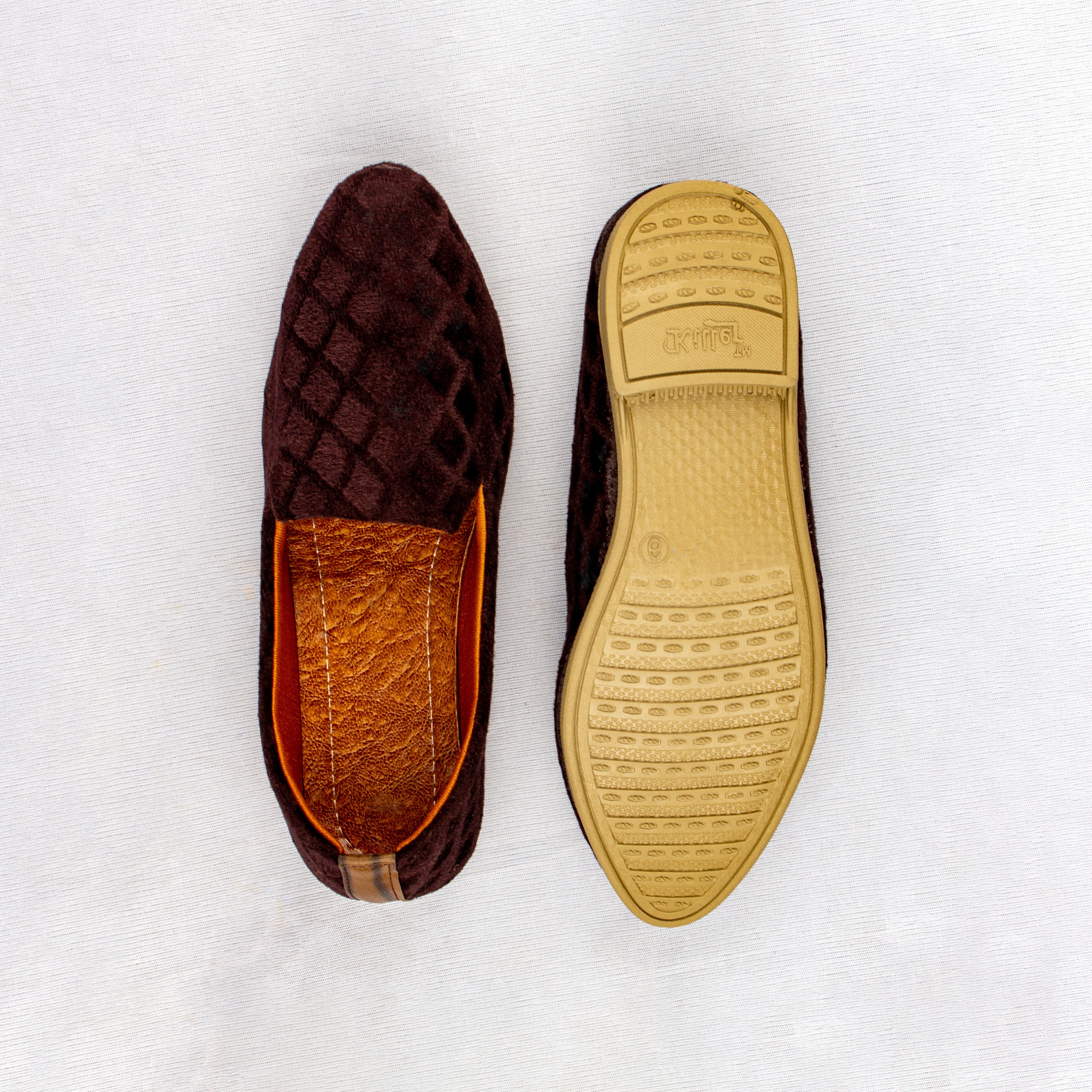 Black Textured Almond Mojari