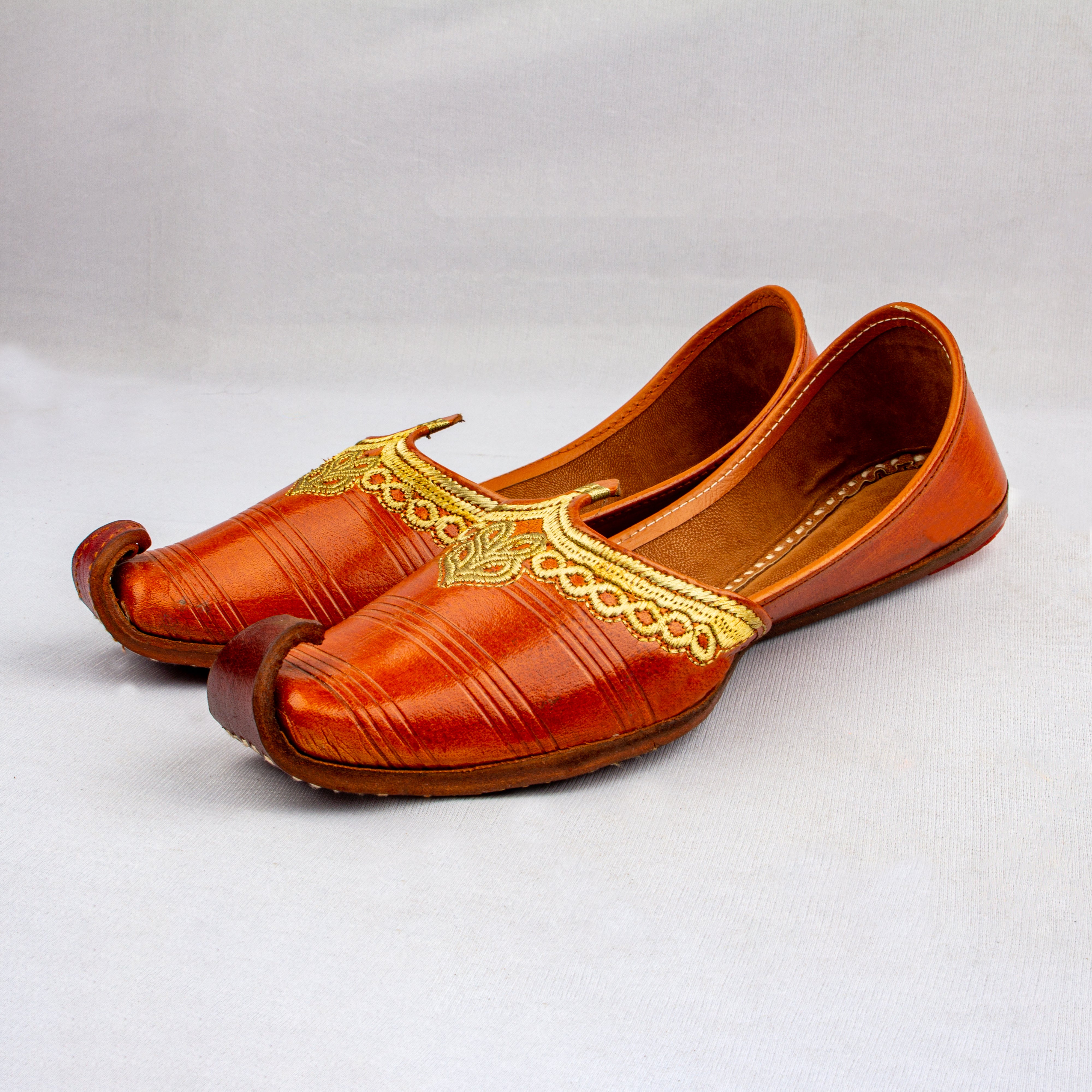 Brown Artisan Pointed Mojari