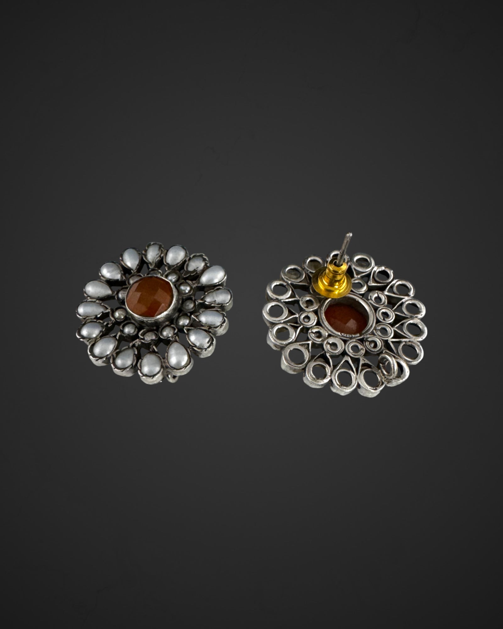 Eclat Contrast Studs