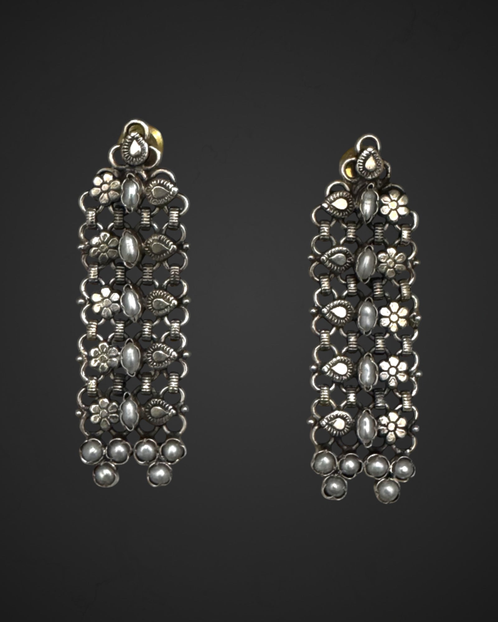 Pearl Sway Danglers