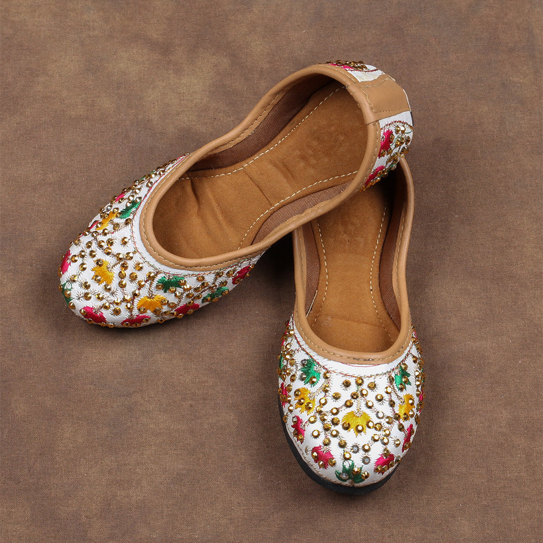 Off White Soft Closed Toe Ethnic Jutti