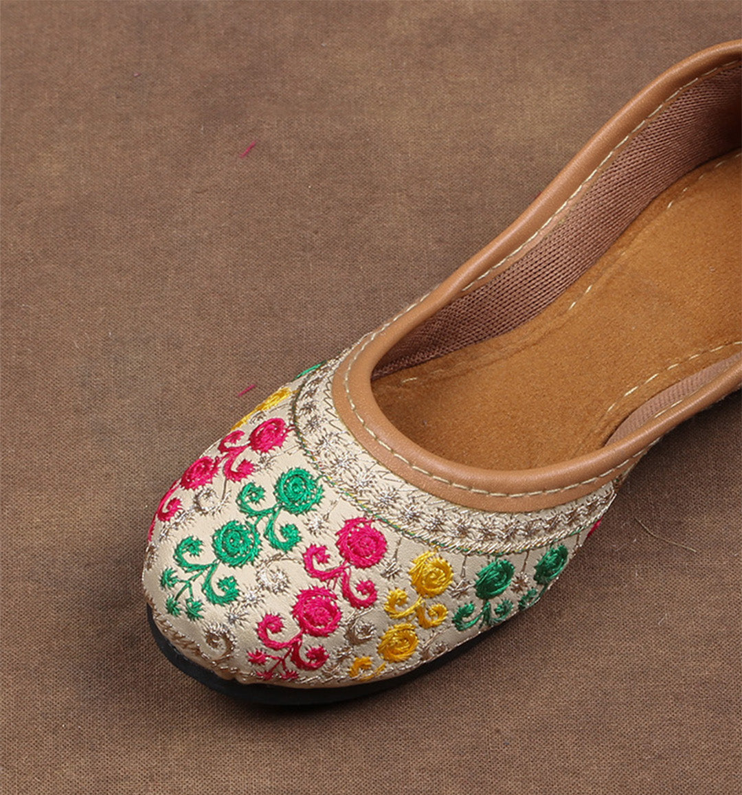 Handcrafted Beige Closed Toe Ethnic Jutti