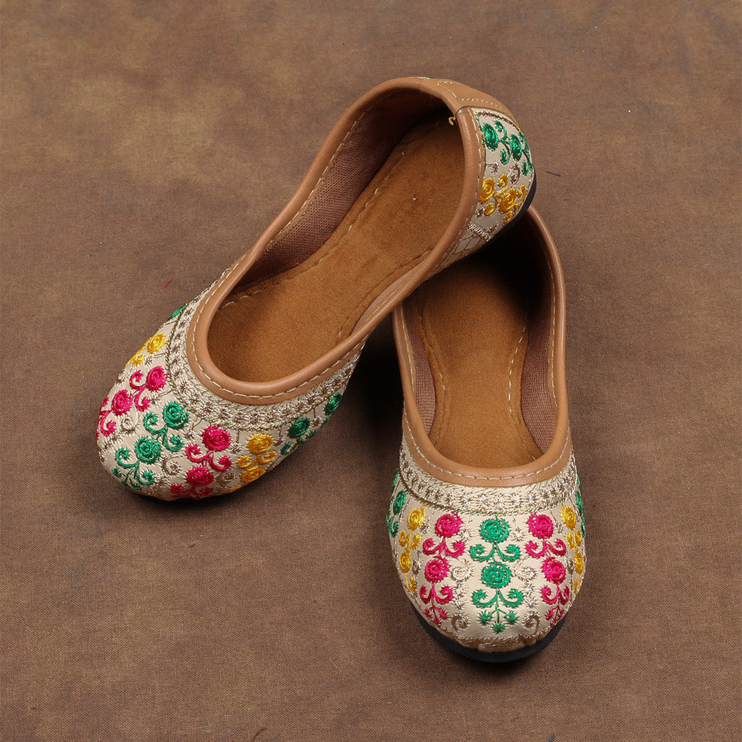 Handcrafted Beige Closed Toe Ethnic Jutti