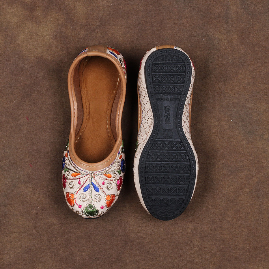 Textured Beige Closed Toe Jutti