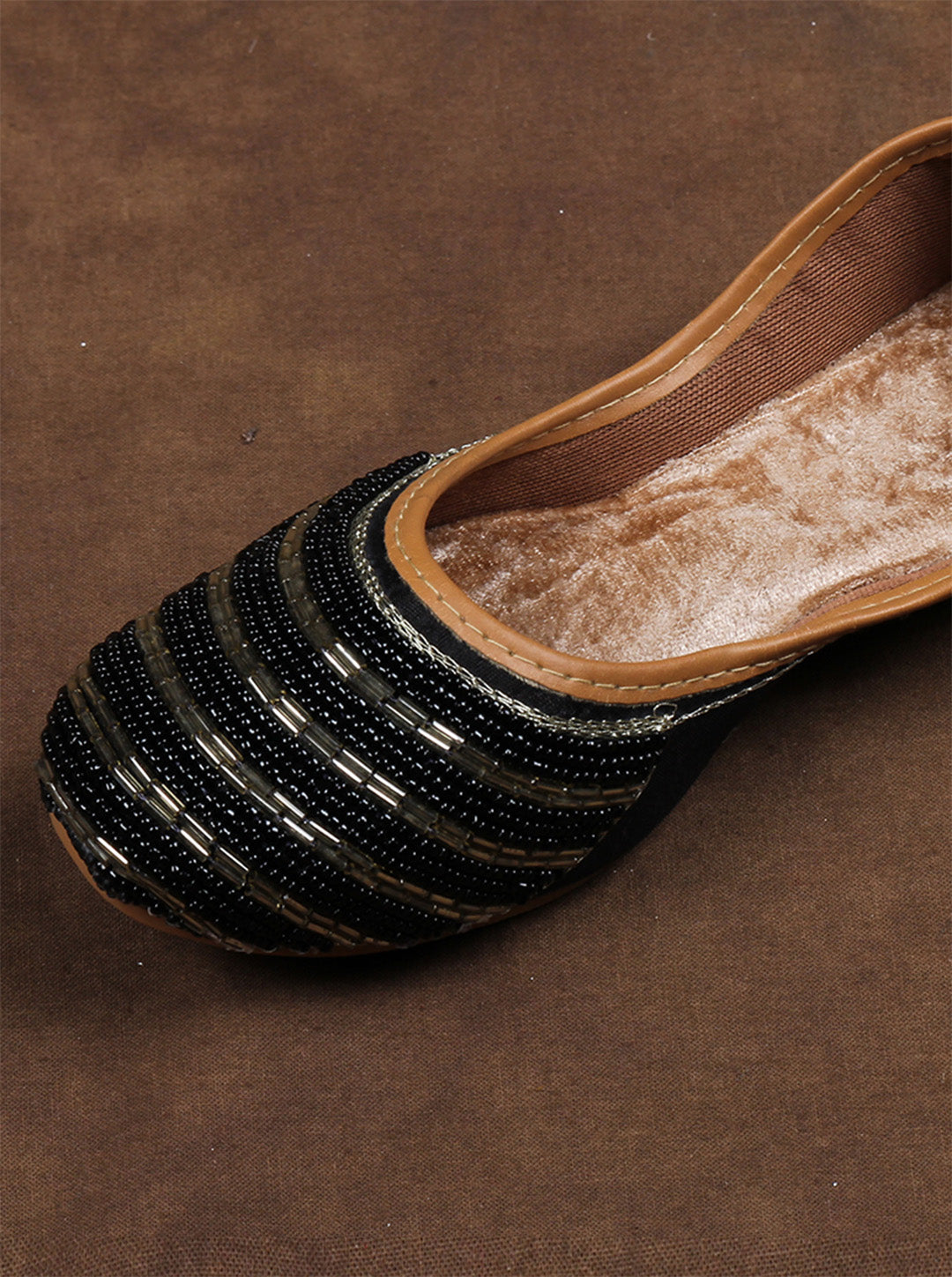 Soft Fabric Black Round Toe Jutti