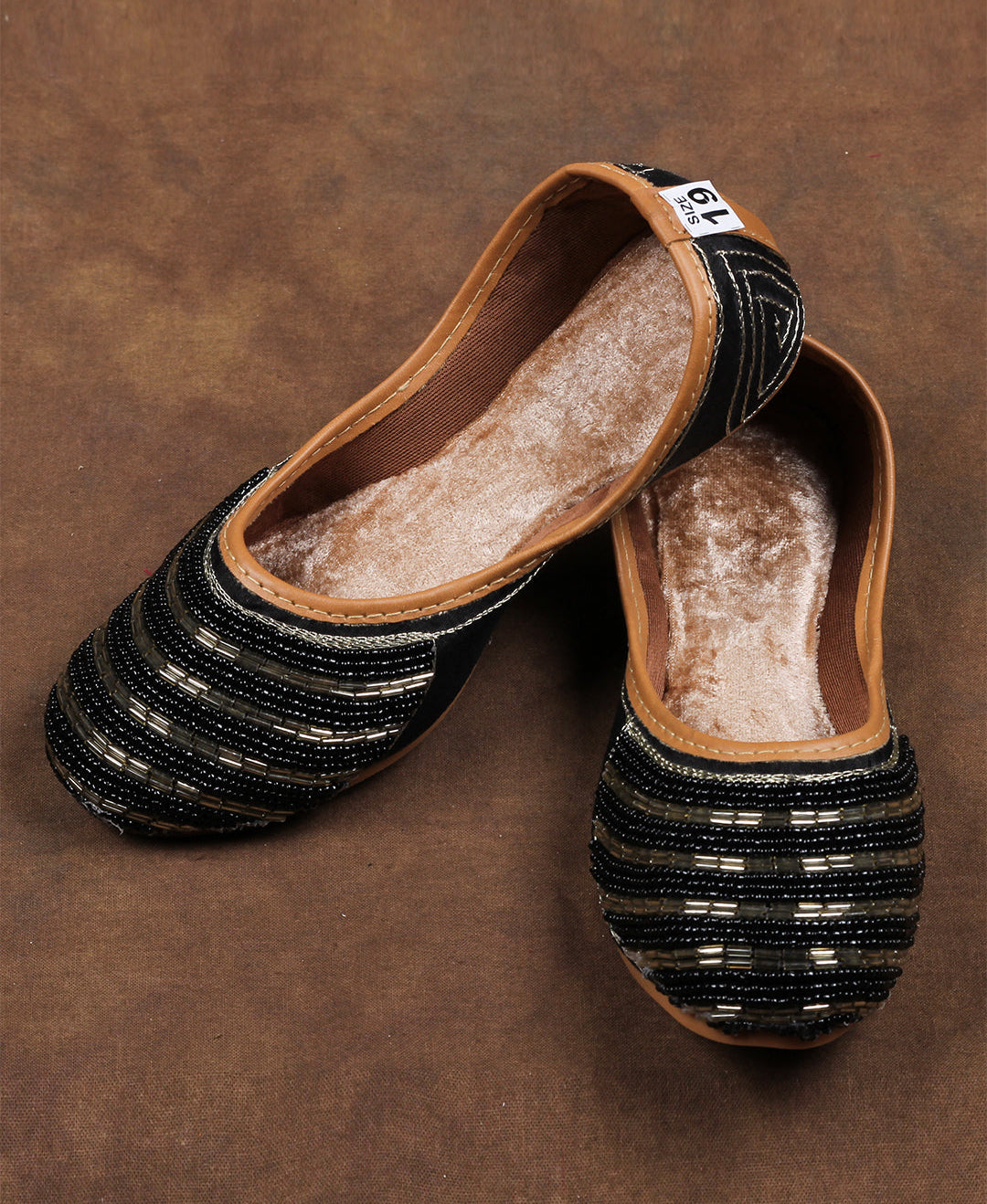 Soft Fabric Black Round Toe Jutti