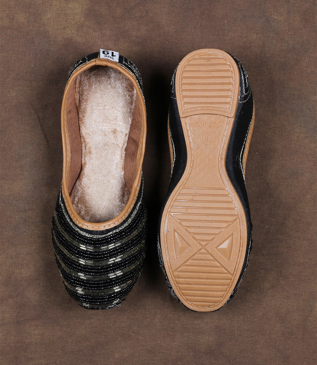 Soft Fabric Black Round Toe Jutti