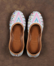 Traditional White Artisan Round Toe Jutti