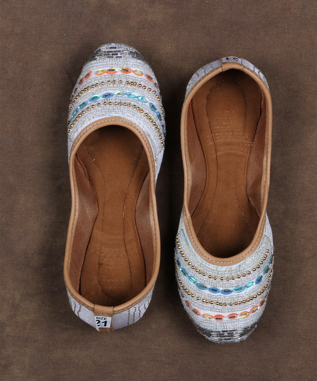 White Comfortable Stylish Ethnic Jutti