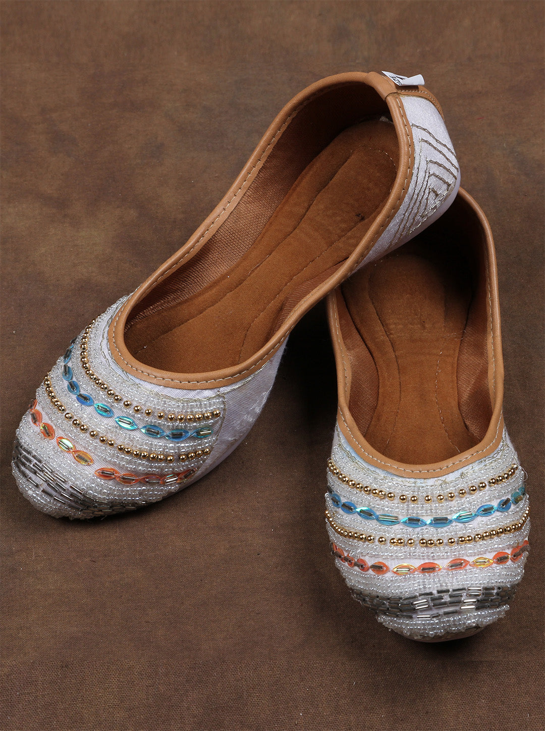 White Comfortable Stylish Ethnic Jutti