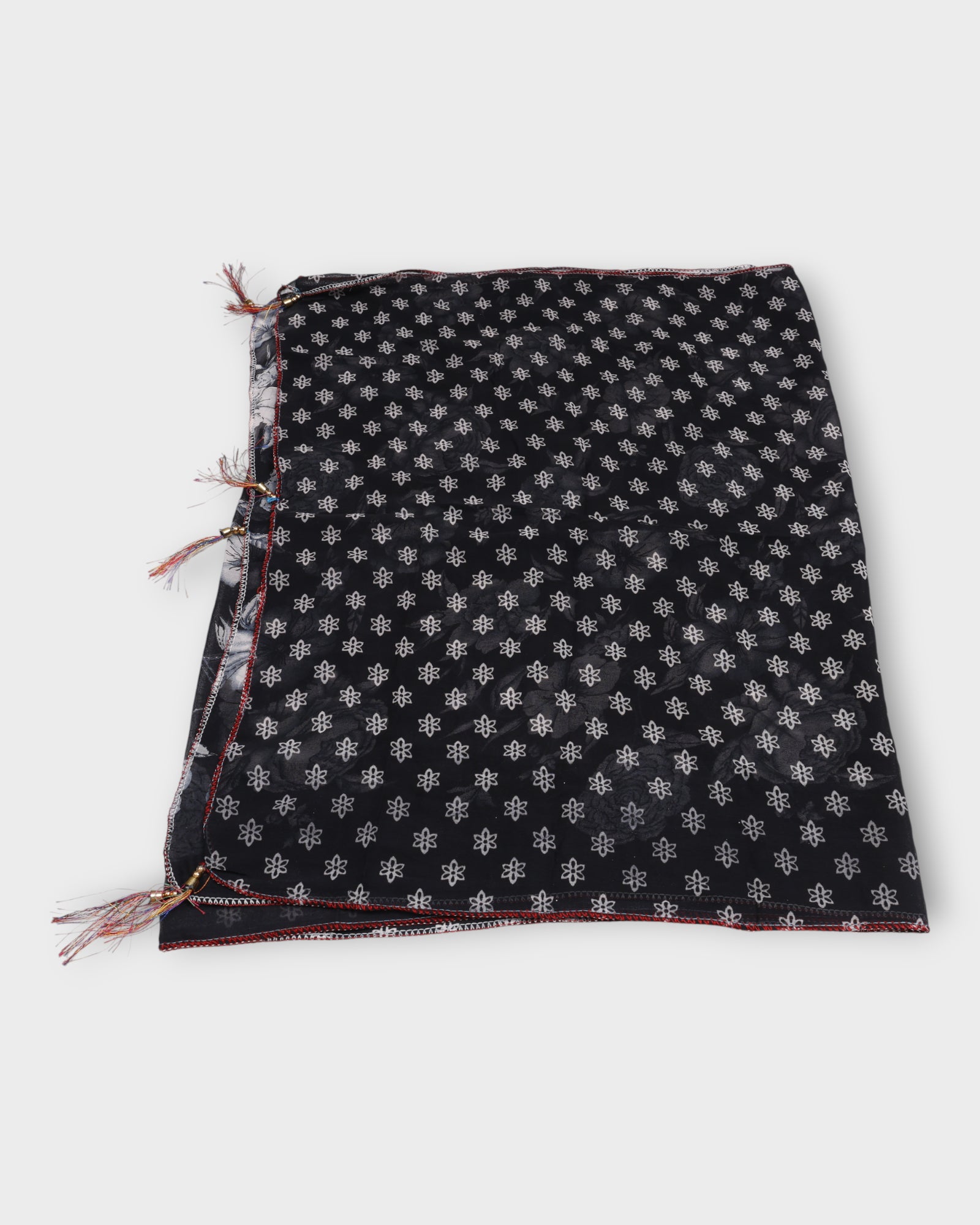 Sleek Scarf with Flowers