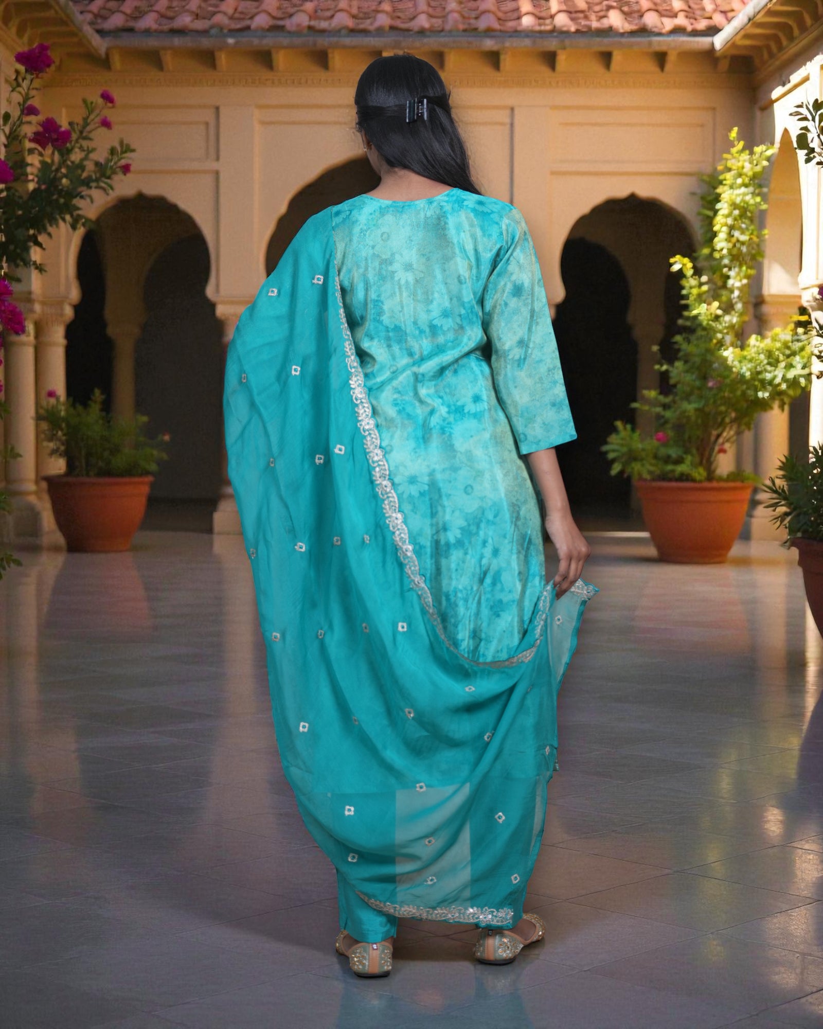 Ivory Zardozi Embroidered Kurta Set