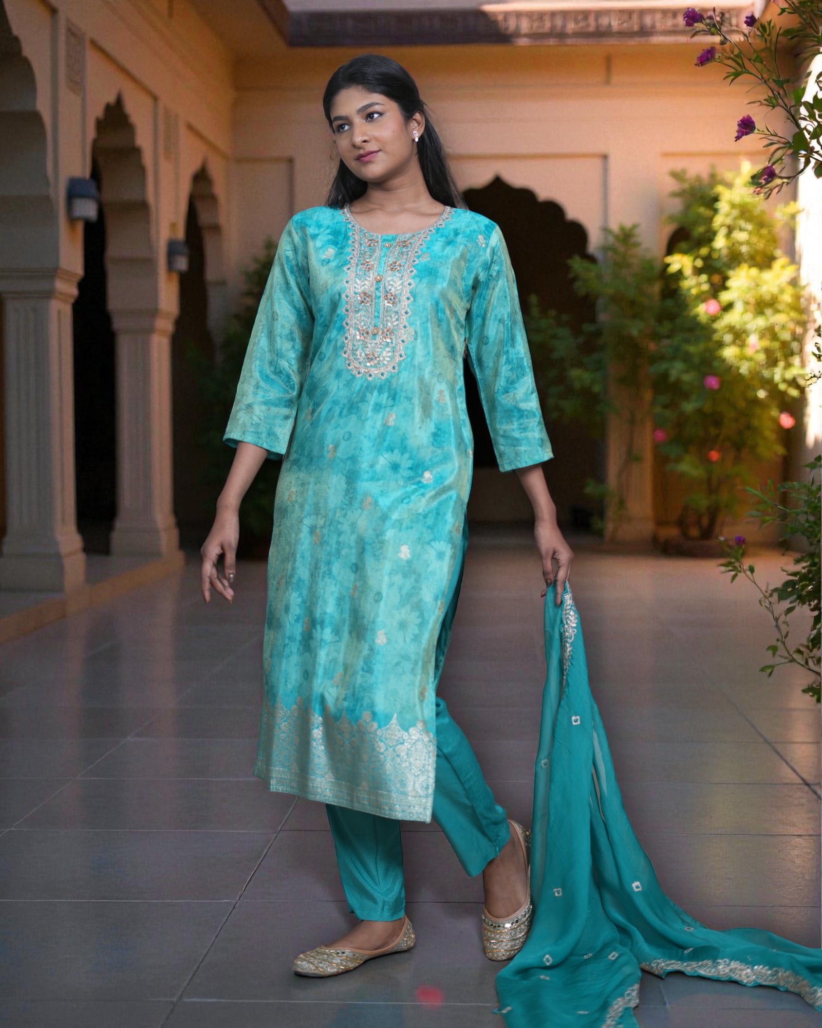 Ivory Zardozi Embroidered Kurta Set