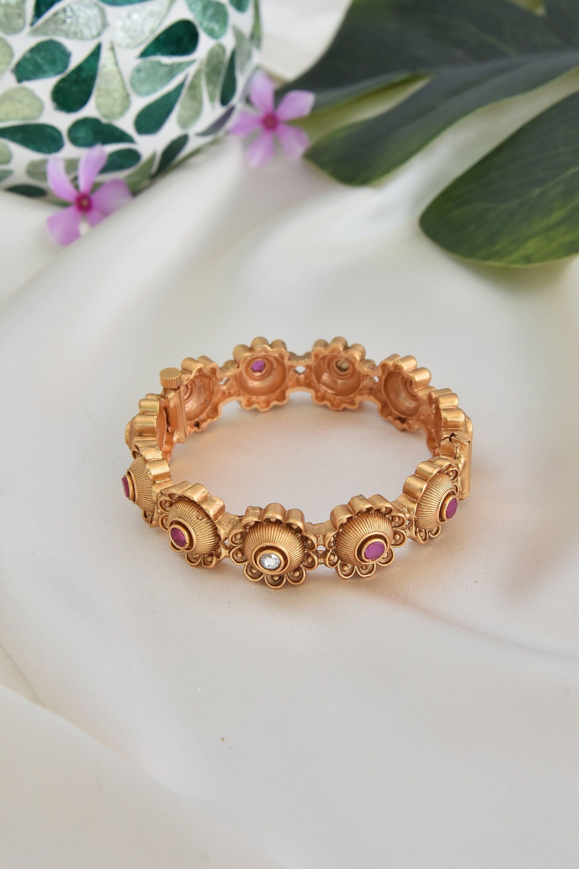 Divine Aura Temple Bangle - Dyulokha