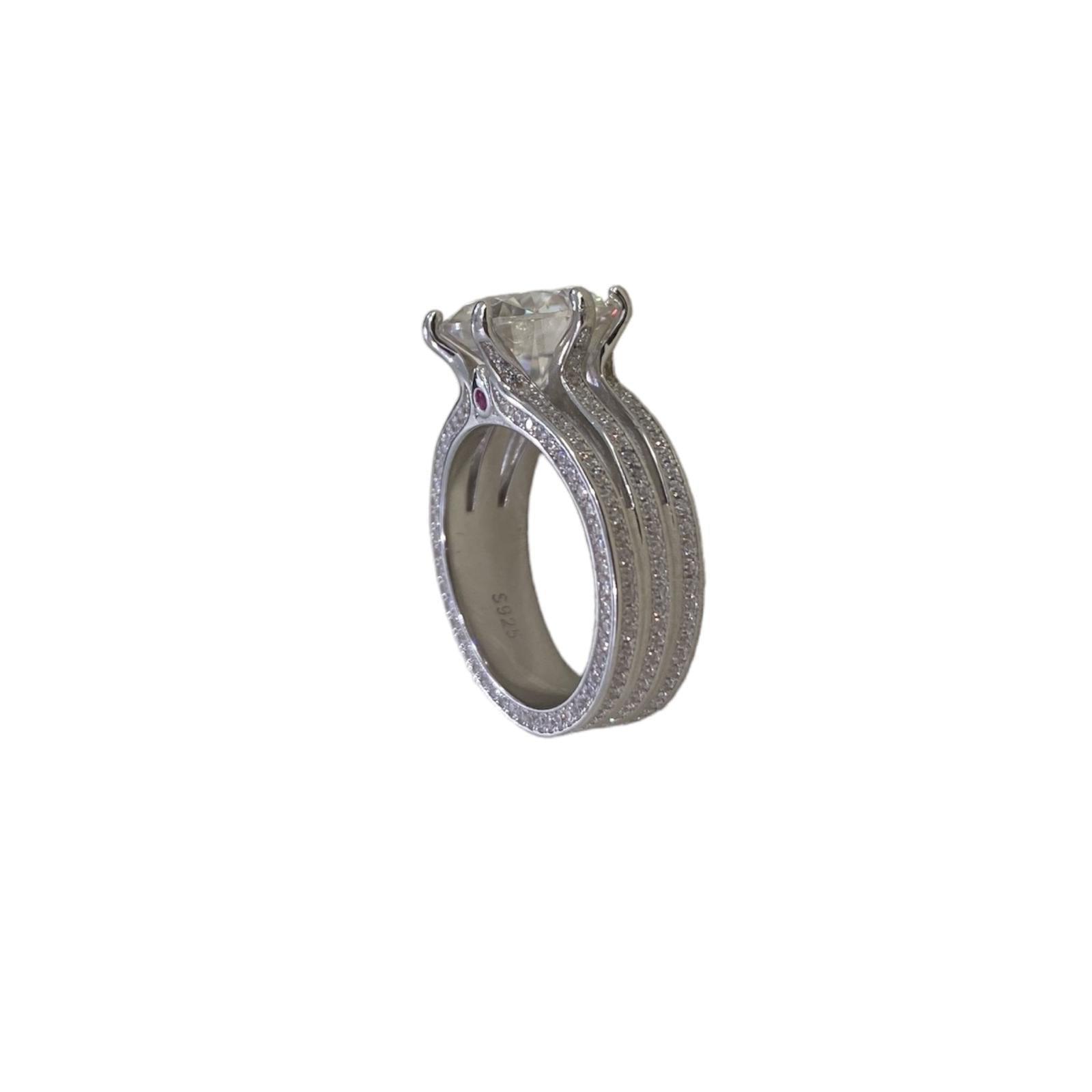 Sparkling Circles Moissanite Ring - Dyulokha