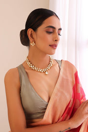 Golden Elegance Kundan Necklace Set - Dyulokha